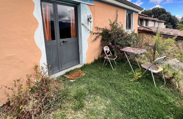 Casa de vacaciones "Monte Linas" con vistas a la montaña, terraza y jardín compartido