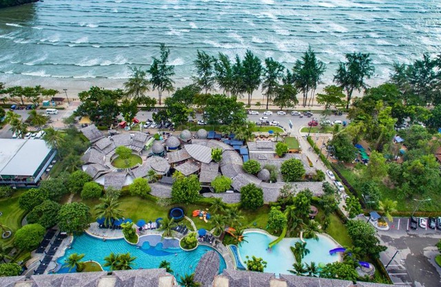 Holiday Ao Nang Beach Resort, Krabi