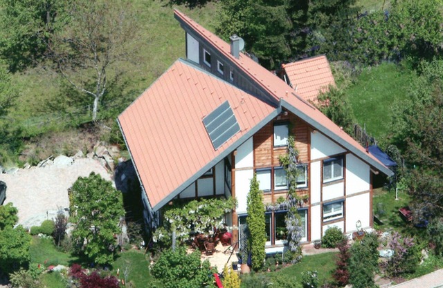 Apartamento 'Black Forrest Gumpp Ferienwohnung' con piscina compartida, terraza privada y Wi-Fi