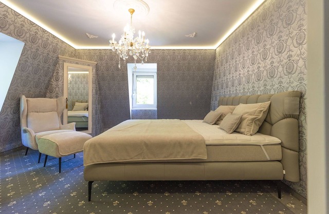 Holiday Apartment 'Romance in the Castle' with Mountain View