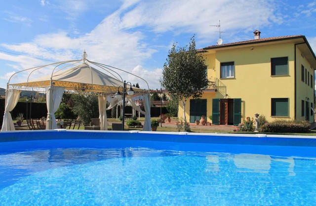 Apartamento vacacional con piscina