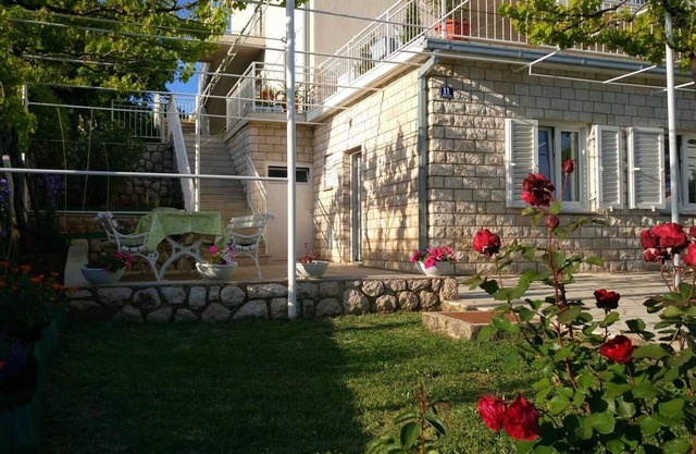Apartamento vacacional Con terraza ya 150 m del mar.