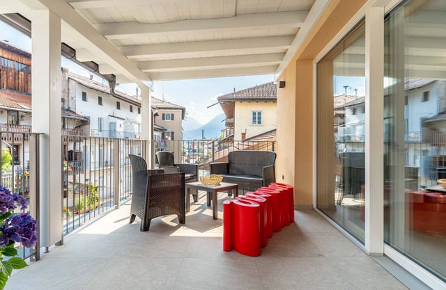 Holiday Apartment "Riverside apart with Castle View" with Mountain View, Private Terrace & Wi-Fi