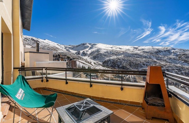 Apartamento vacacional "Atico 10 G" cerca de pistas con terraza privada Wi-Fi (Gratis), plaza de ap