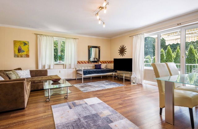 Apartamento 'Am Kurpark' con balcón y Wi-Fi