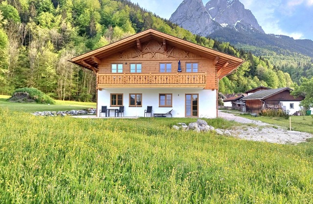 Apartamento vacacional "Alpenveilchen" con vistas a la montaña, terraza privada y Wi-Fi