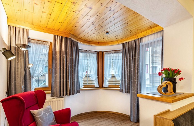 Apartamento vacacional 'Alpenrose Tux 2' con vistas a la montaña, balcón y Wi-Fi