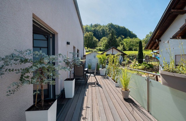 Apartamento vacacional 'Bra Wa' con vistas a la montaña, terraza privada y Wi-Fi