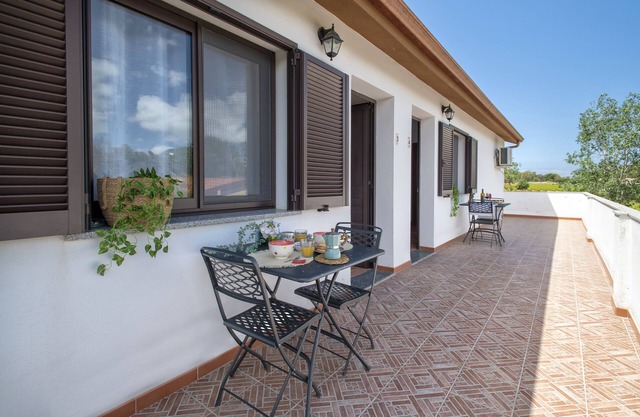 Apartamento vacacional 'Casa Vacanza Baratz 2' con vistas a la montaña, jardín y Wi-Fi