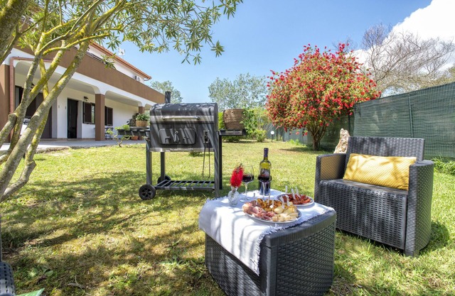 Holiday Apartment 'Casa Vacanza Baratz 2' with Mountain View, Garden & Wi-Fi