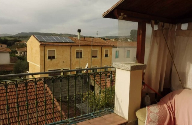 Apartamento vacacional 'Casa Azzurra' con balcón, terraza y Wi-Fi