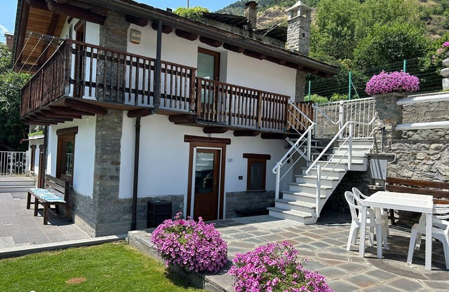 Apartamento vacacional "Casa Sabrina - Bianco" con vistas a la montaña, terraza y Wi-Fi
