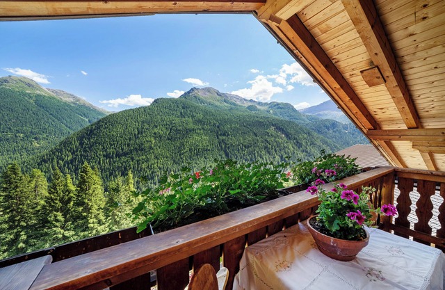 Apartamento vacacional 'Dachwohnung' con vistas a la montaña, terraza comunitaria y Wi-Fi