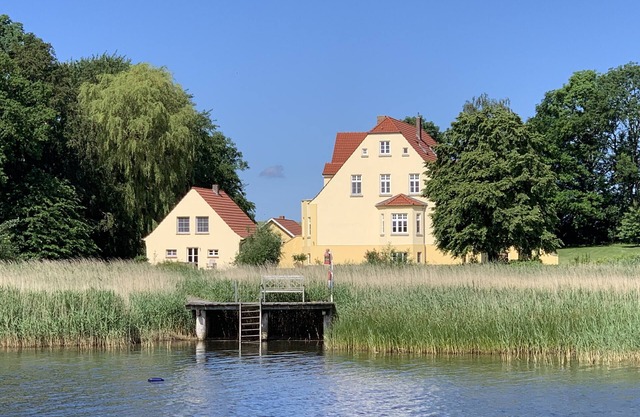 Apartamento vacacional "Gut Grubnow Rügen - 2" con vistas al lago, jardín compartido y Wi-Fi