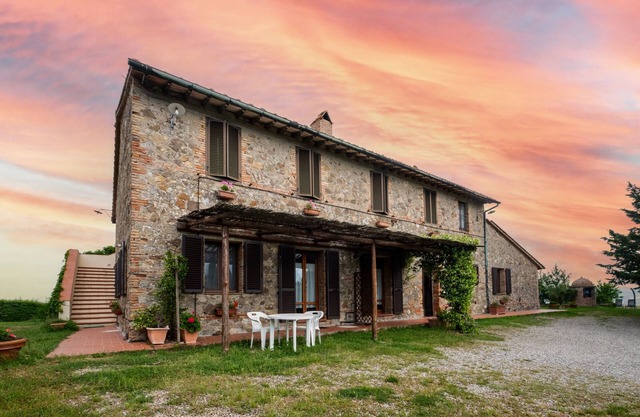 Apartamento vacacional "Geranio" con vistas a la montaña, piscina compartida y Wi-Fi