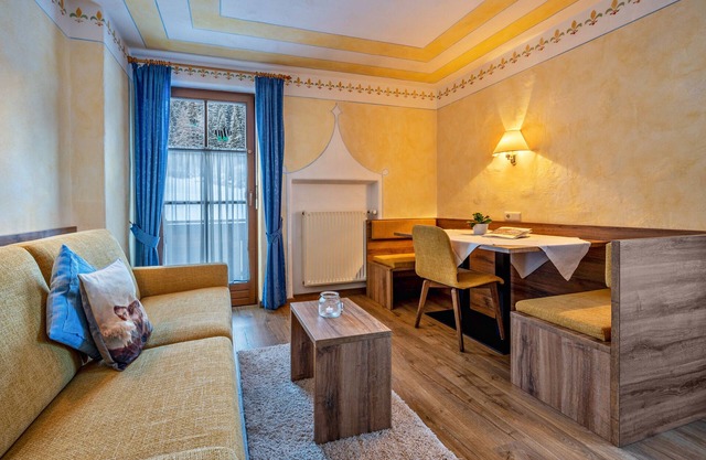 Apartamento vacacional "Haus zur Vogelweide App 2" con vistas a la montaña, balcones y Wi-Fi