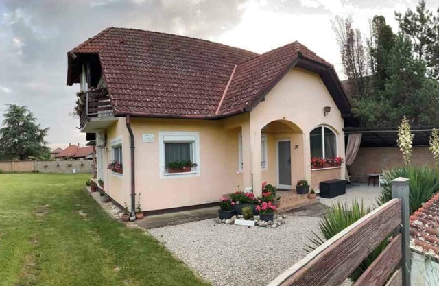 Apartamento vacacional con jardín y terraza