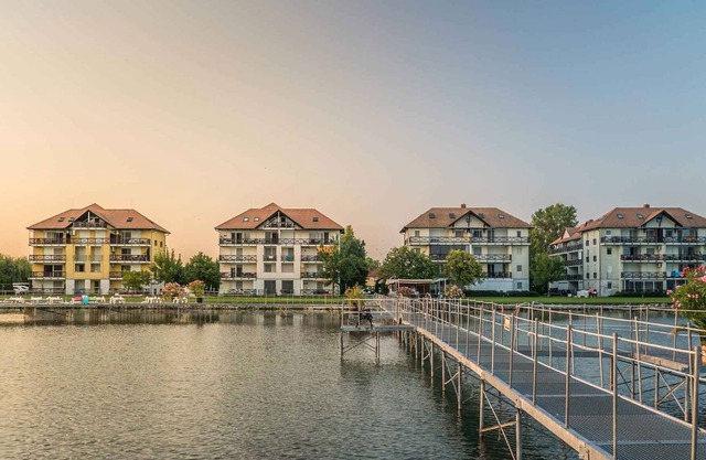 Holiday apartment right on the water with internet access and washing machine