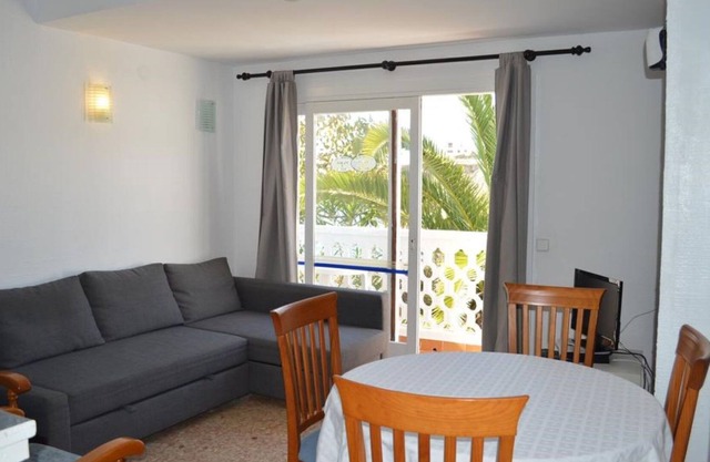 Apartamento vacacional en un complejo bien mantenido con Wi-Fi y balcón