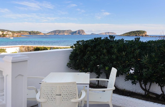 Apartamento vacacional en un complejo bien mantenido con AC y terraza