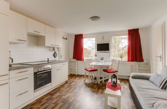 Apartamento vacacional 'Kapitänsferienhaus Romantik' con terraza compartida y Wi-Fi