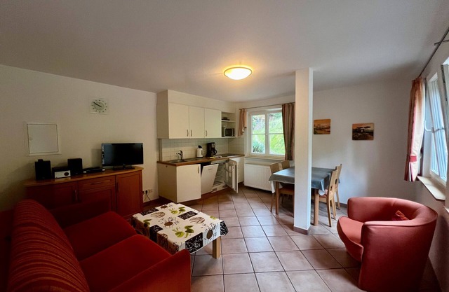 Apartamento vacacional 'Kirschblüte' con vistas a la montaña, piscina comunitaria y wifi