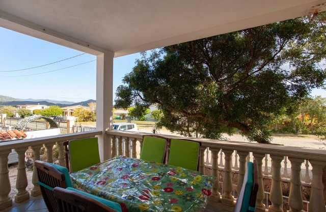 Apartamento vacacional "La Quercia" con vistas al mar, terraza y Wi-Fi