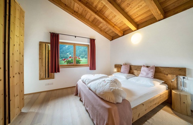 Apartamento vacacional "Larch Soge Apt Helmuth" con vistas a la montaña, balcón y jardín compartido