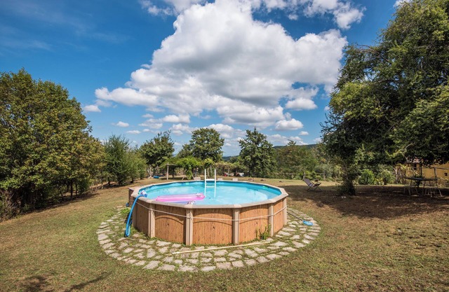 Apartamento vacacional 'Lavanda' con vistas a la montaña, piscina compartida y Wi-Fi