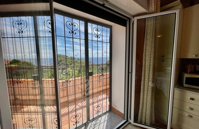 Apartamento vacacional Le Chiazze con vistas al mar y terraza cubierta