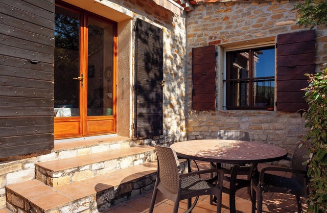 Apartamento vacacional "Les Cigales" con vistas a la montaña, jardín privado y Wi-Fi