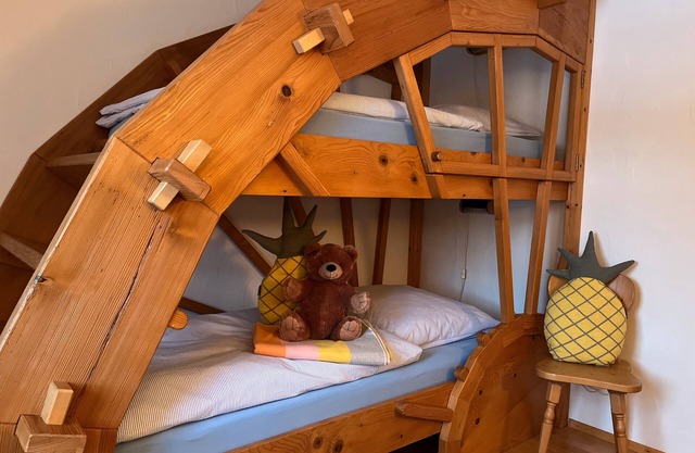 Apartamento vacacional "Lindenhof" con vistas a la montaña, jardín comunitario y wifi