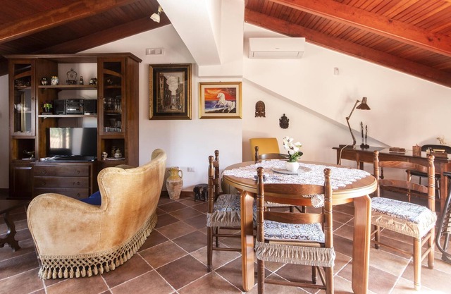Apartamento vacacional "Mansarda Grazia" con vistas al mar y dos terrazas privadas