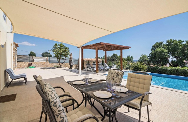 Apartamento Mel de Flor con vistas al mar, piscina compartida, jardín compartido y Wi-Fi