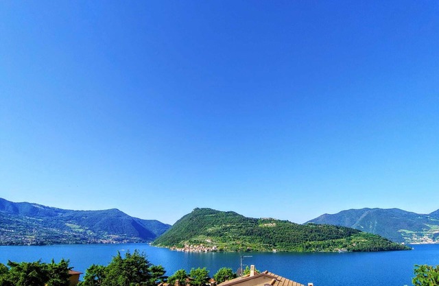 Apartamento vacacional 'Miralago Marone' con vistas al lago, balcón privado y Wi-Fi