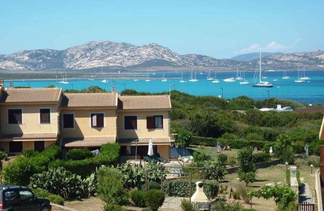 Apartamento vacacional con jardín