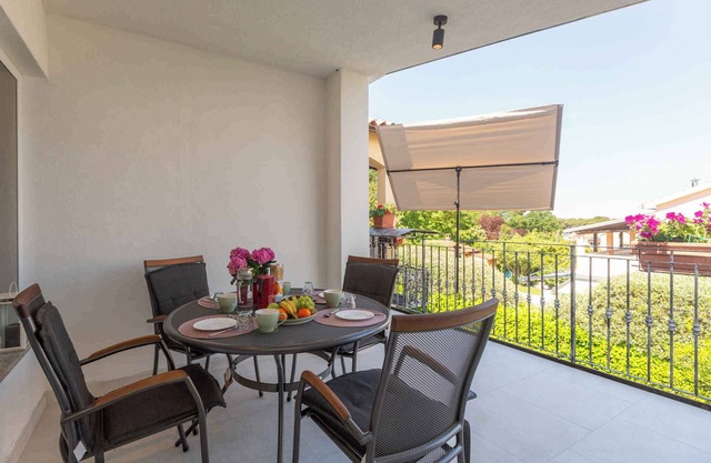Apartamento vacacional con una bonita terraza