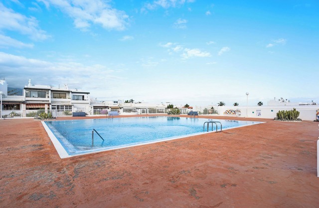 Apartamento vacacional "Poris" con piscina climatizada, terraza privada y Wi-Fi