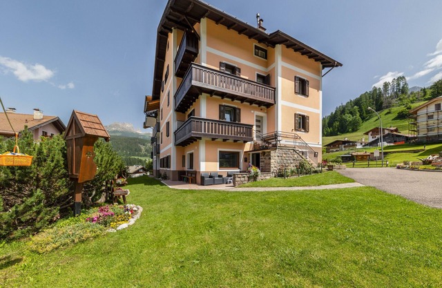 Apartamento vacacional Primavera 2 con vistas a la montaña, Wi-Fi y jardín