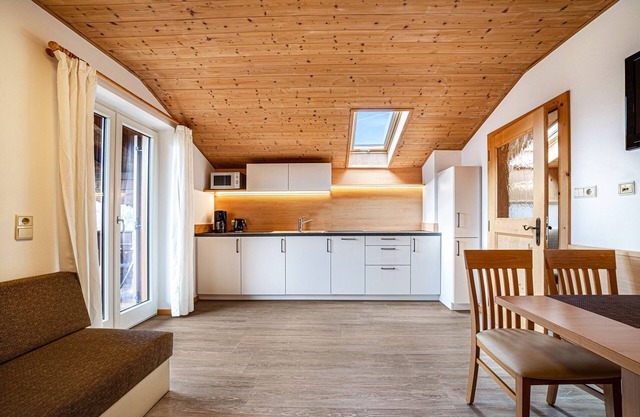 Apartamento vacacional 'Rasnerhof Panorama' con vistas a la montaña, balcón y Wi-Fi