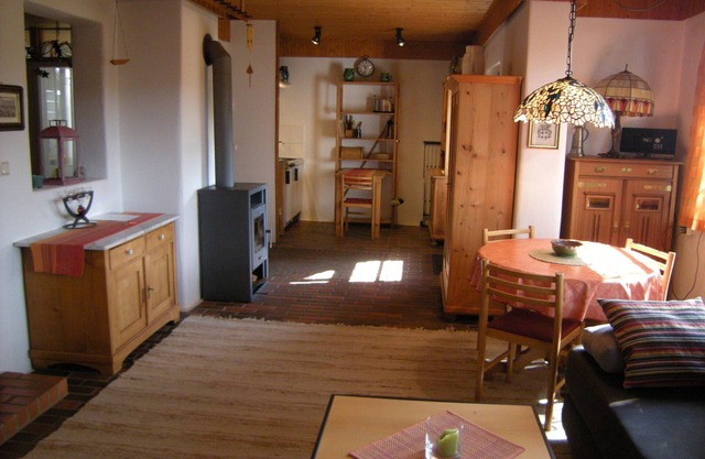 Apartamento vacacional 'Rhön-Antik' con vistas a la montaña, piscina comunitaria y Wi-Fi