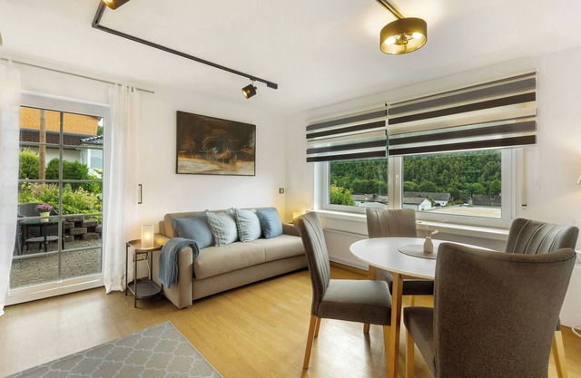 Apartamento vacacional 'Schwalbennest' con vistas a la montaña, terraza privada y Wi-Fi