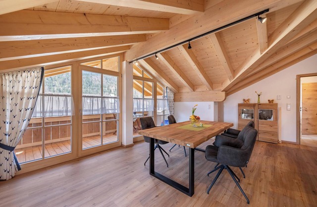 Apartamento vacacional "Susi" en edificio nuevo con vistas a la Zugspitze, 2 balcones y Wi-Fi
