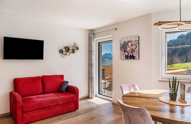 Apartamento vacacional 'Tirolee Marchegg - Bienenwiese' con vistas a la montaña, terraza comunitaria y Wi-Fi