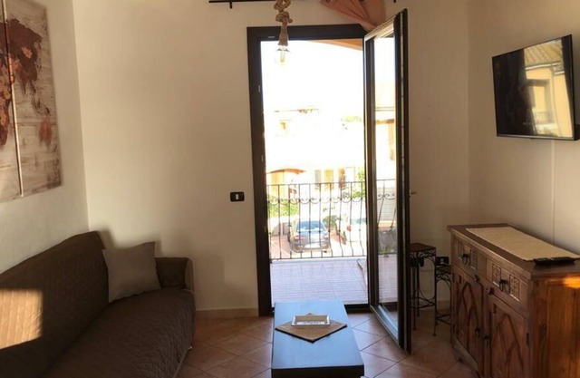 Charming Holiday Apartment Casa Vacanza tra Alghero e Stintino with Air Conditioning, Wi-Fi, Balcony, Terraces & Sea View; Parking Available