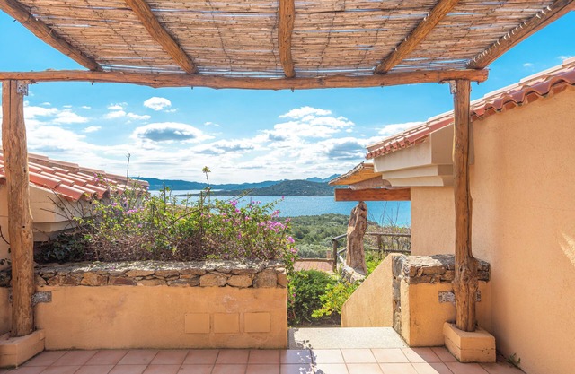 Apartamento vacacional "Trilocale N8 - Porto Mannu" con vistas al mar y terraza