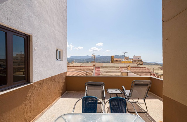 Apartamento vacacional 'Tur' con vistas a la montaña, terraza y Wi-Fi