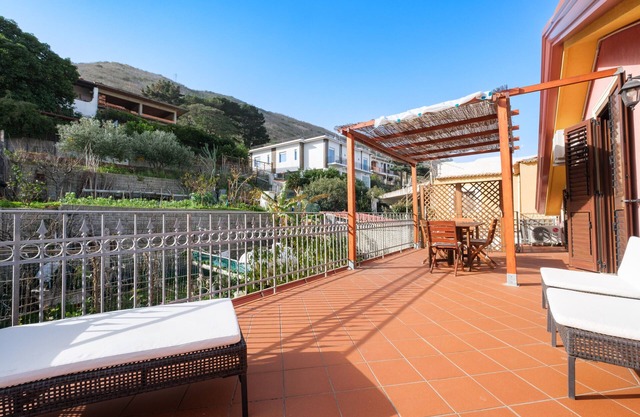 Apartamento vacacional "Mar Tirreno" con vistas al mar, terraza y Wi-Fi