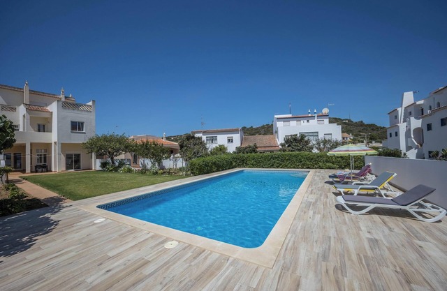 Apartamento vacacional Villas Brites nº2 con piscina compartida, jardín compartido y Wi-Fi