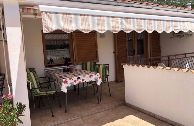 Apartamento vacacional con terraza y vista al mar